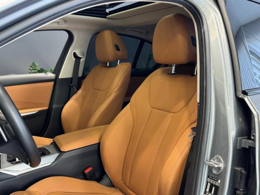 BMW 320i