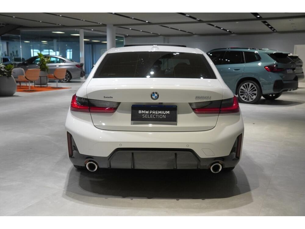 BMW 320i