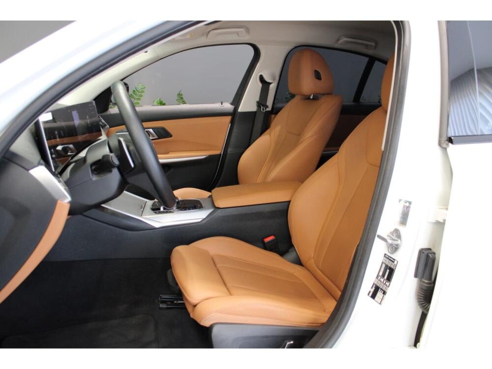 BMW 320i