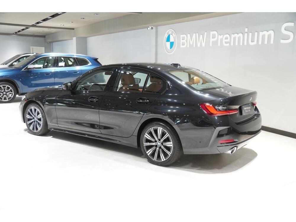 BMW 320i