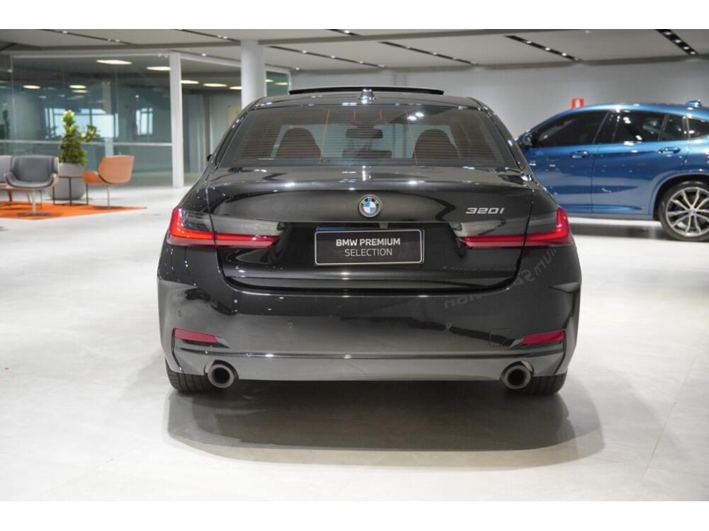 BMW 320i