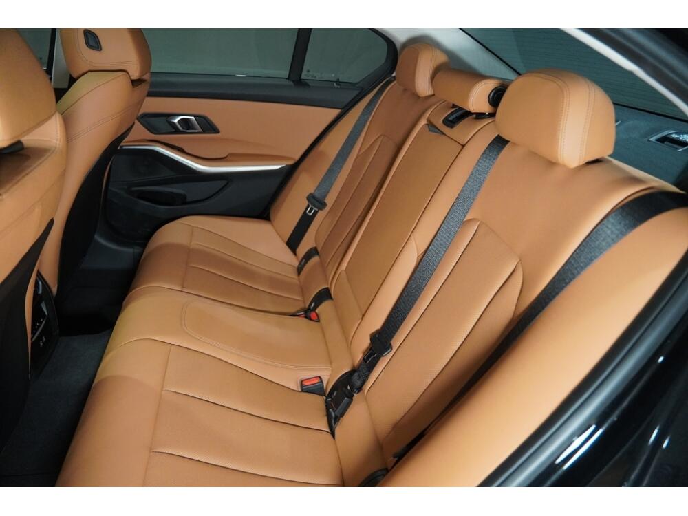 BMW 320i