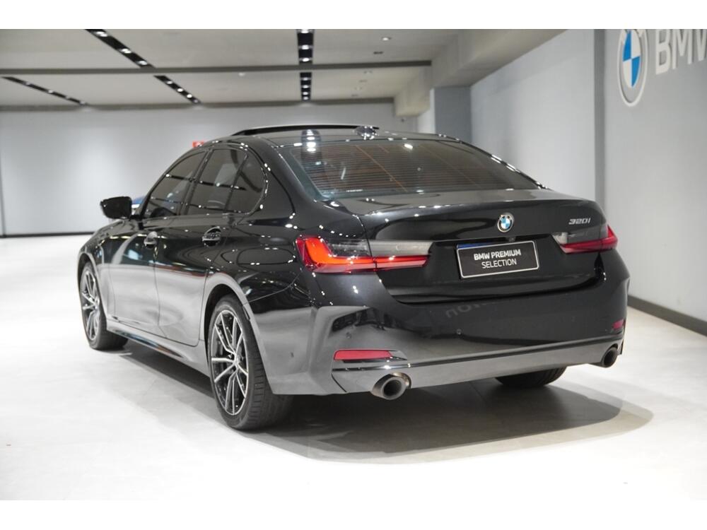 BMW 320i