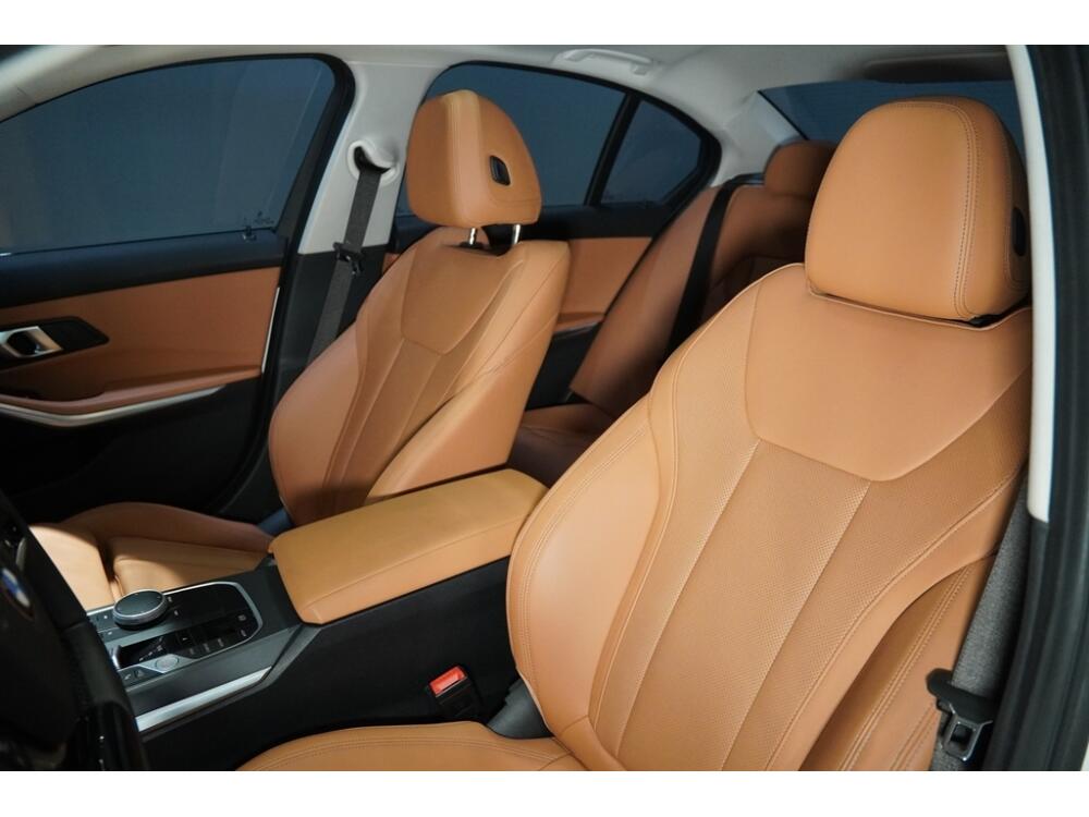 BMW 320i