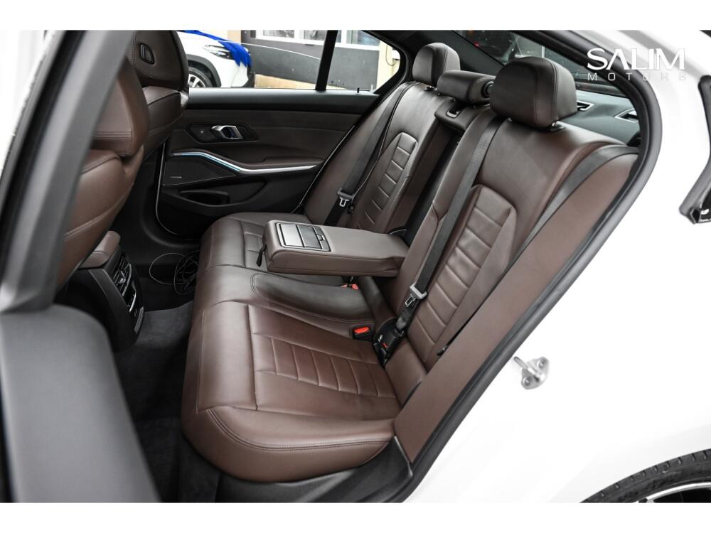 BMW 320i