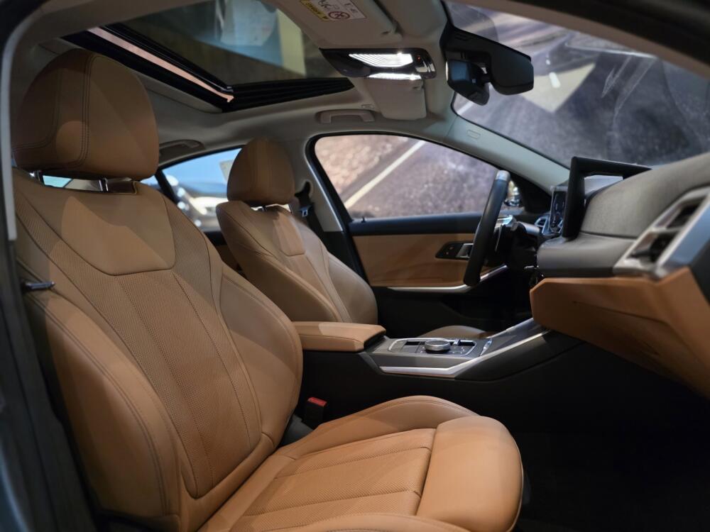 BMW 320i
