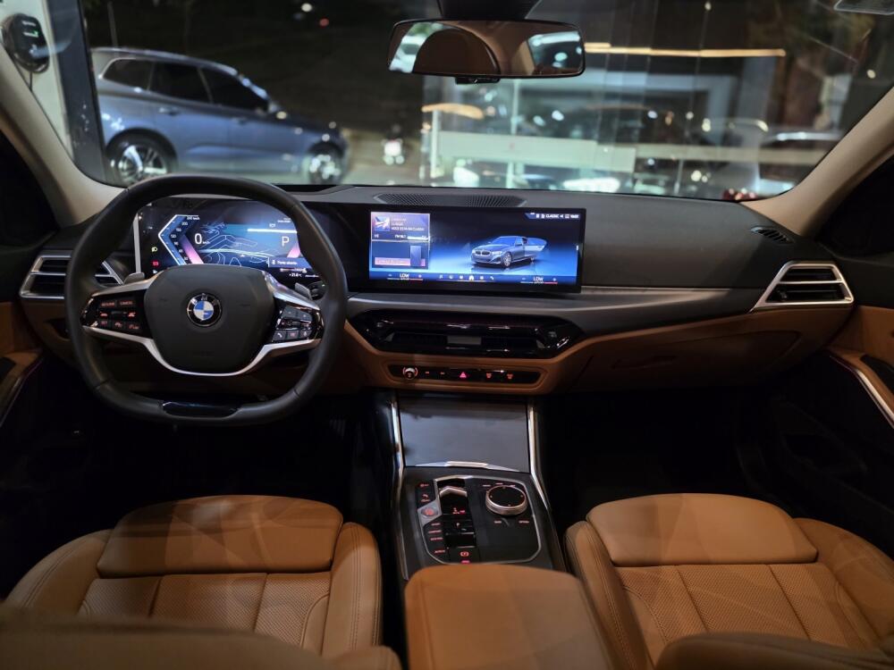 BMW 320i