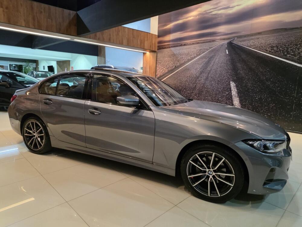 BMW 320i