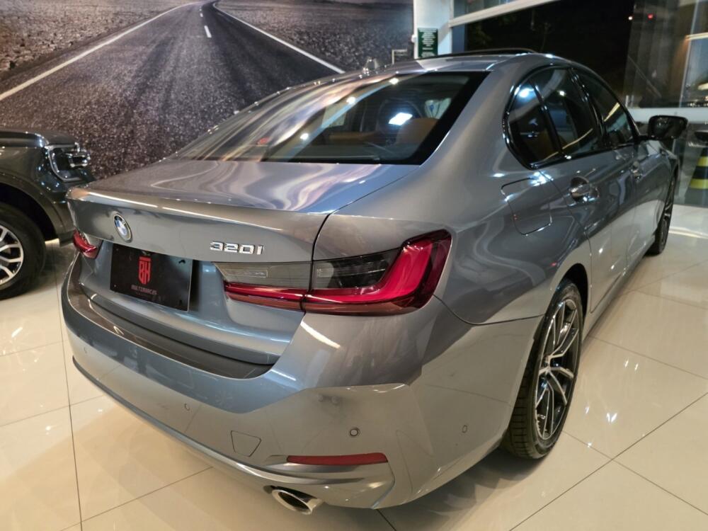 BMW 320i