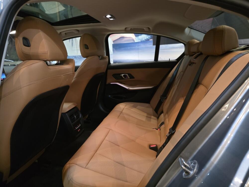 BMW 320i