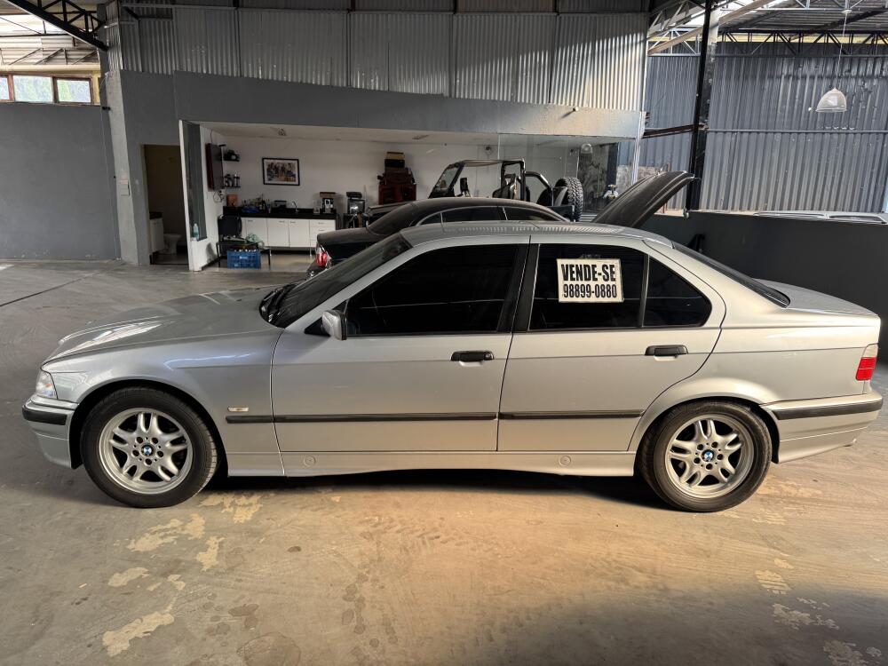 BMW 328i