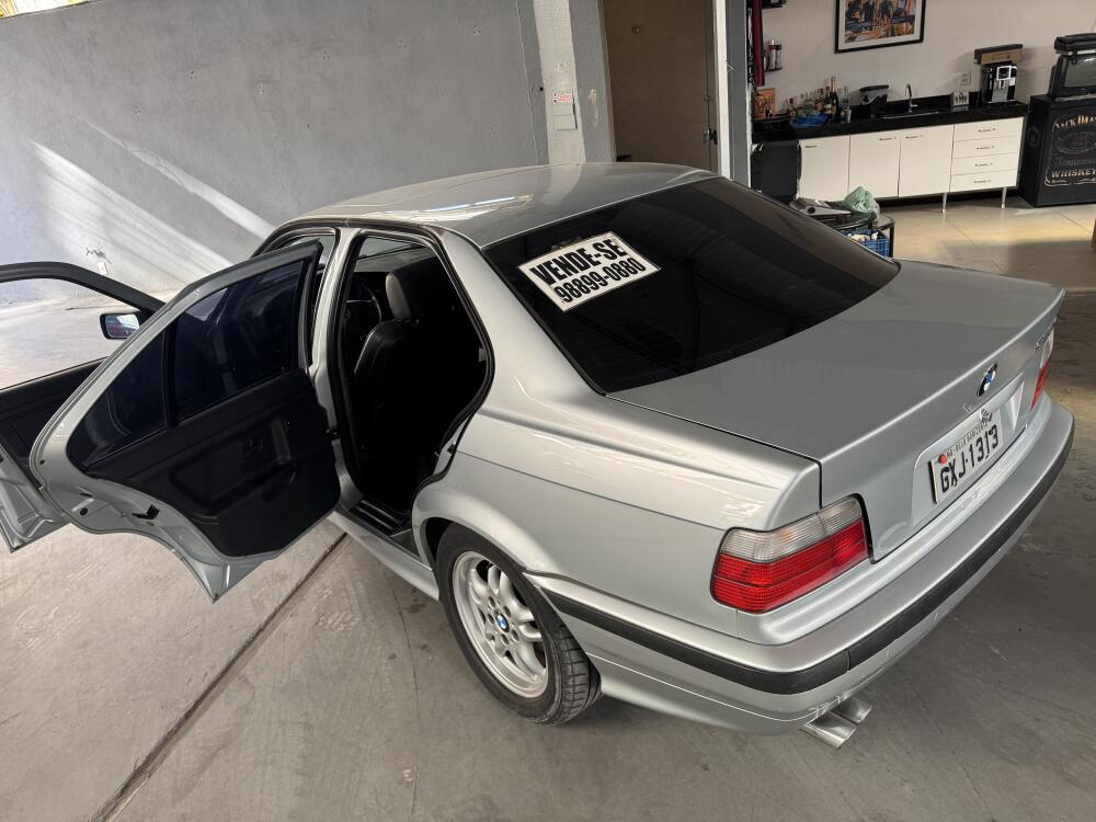 BMW 328i