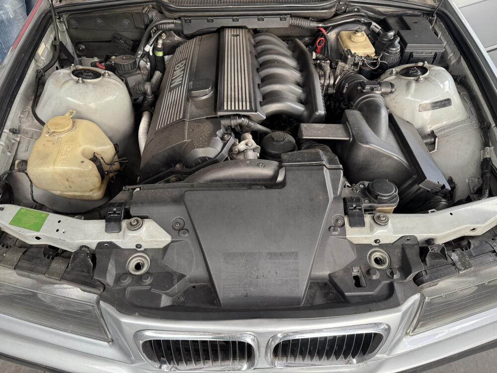 BMW 328i
