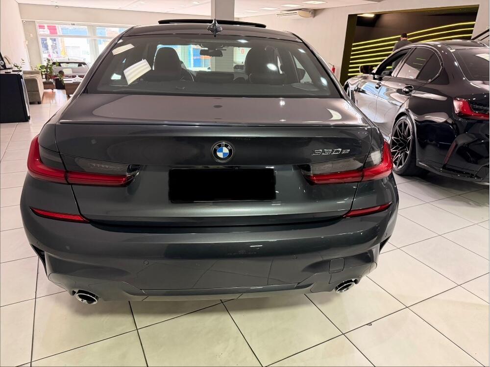 BMW 330E
