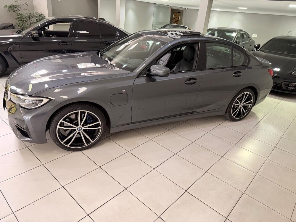 BMW 330E