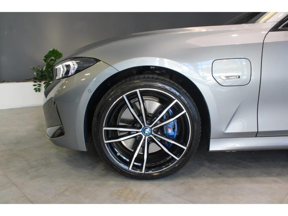 BMW 330E