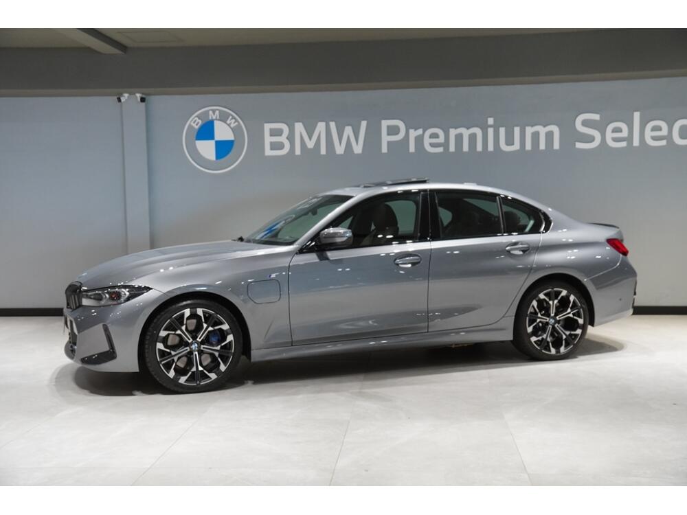 BMW 330E