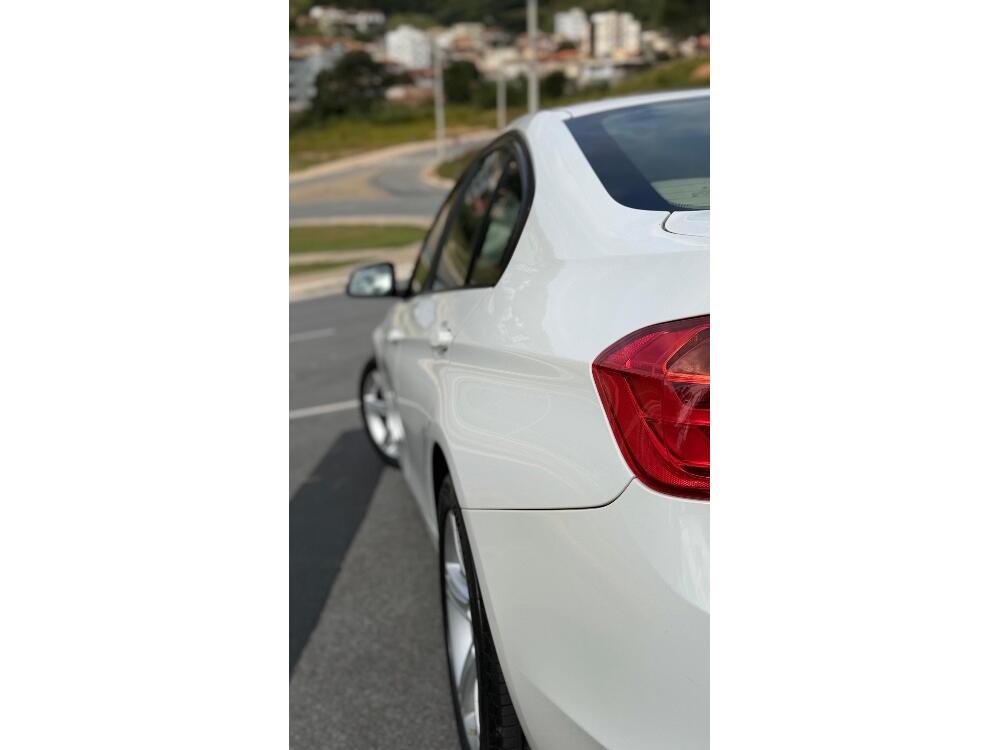 BMW 330i