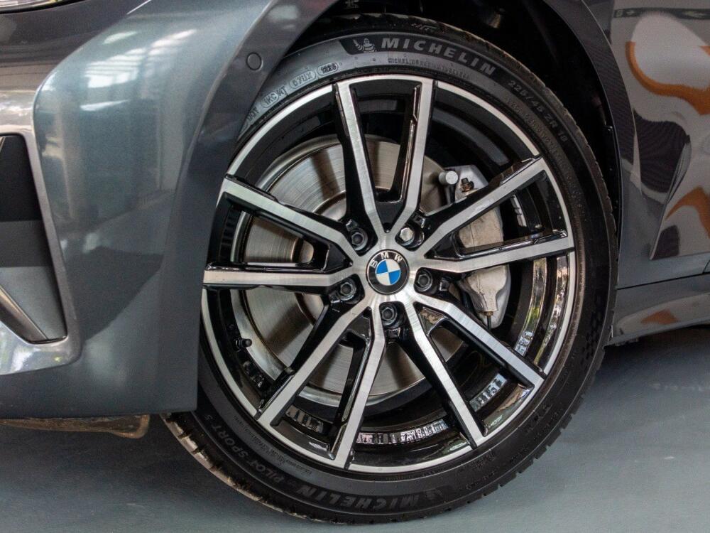 BMW 330i