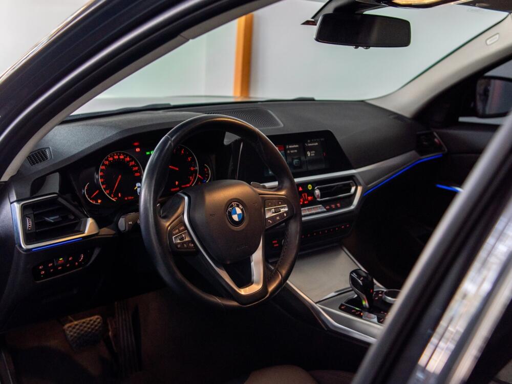 BMW 330i