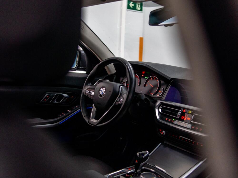 BMW 330i