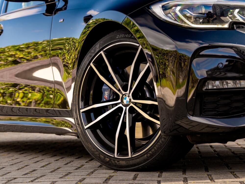 BMW 330i