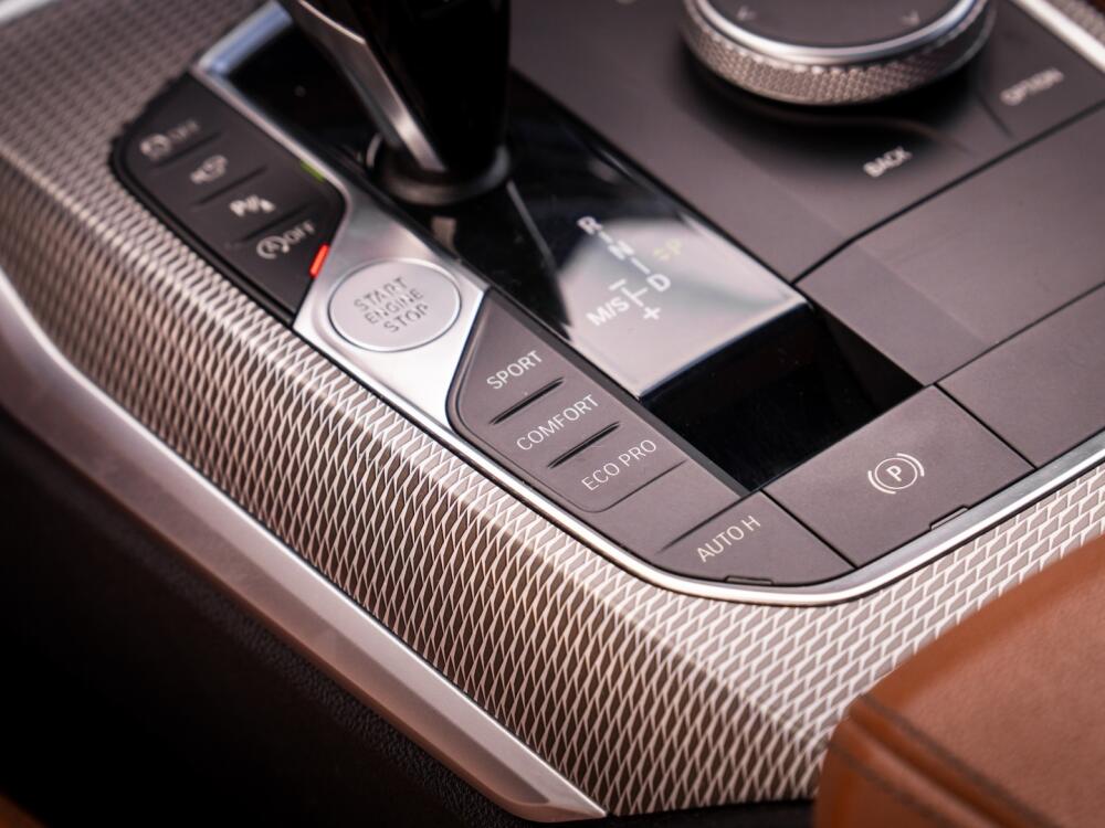 BMW 330i