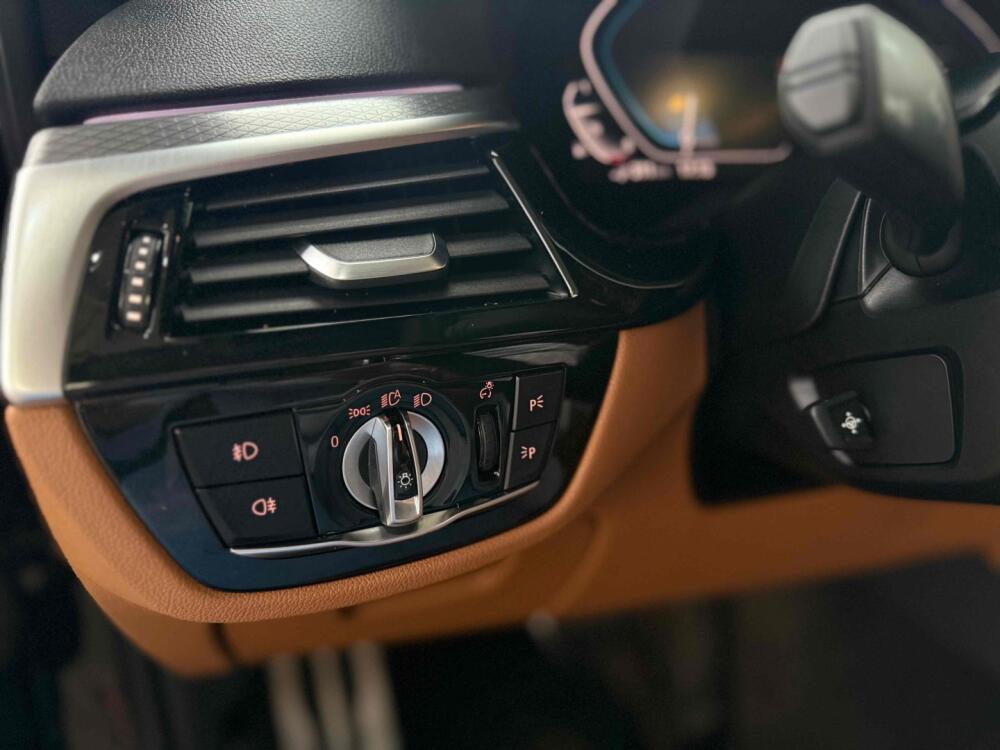 BMW 530E
