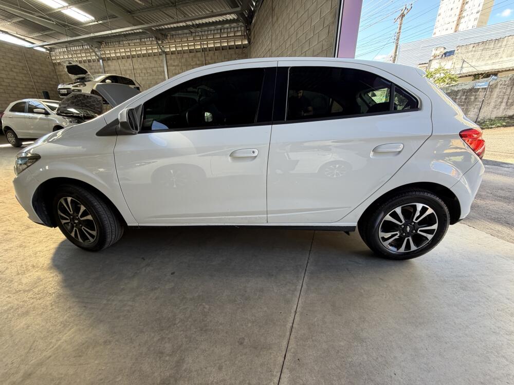 Chevrolet Onix Hatch