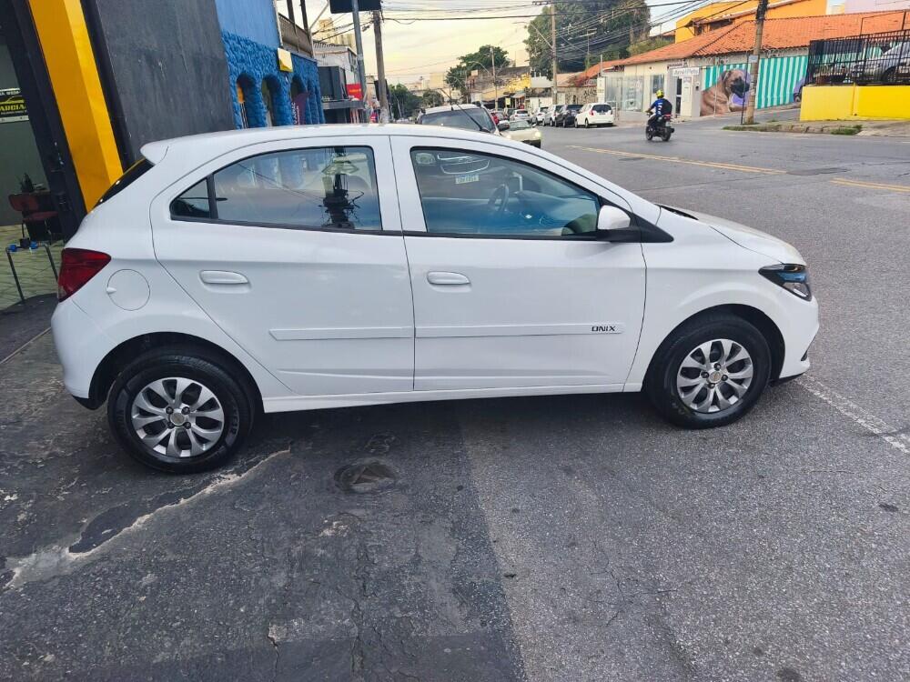 Chevrolet Onix Hatch