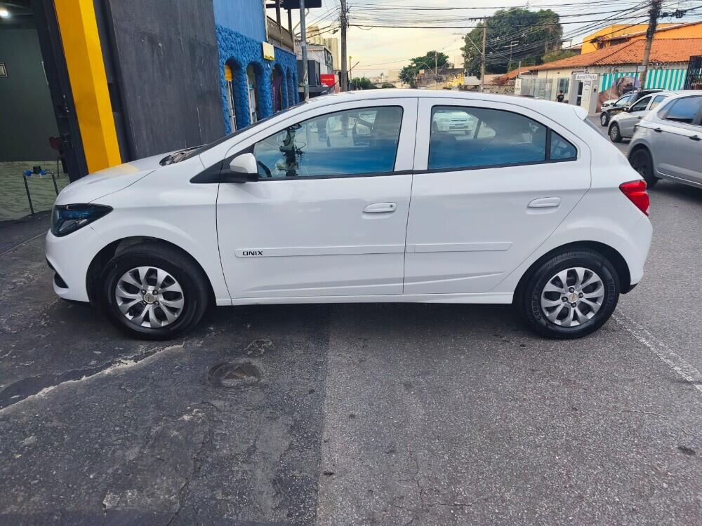 Chevrolet Onix Hatch