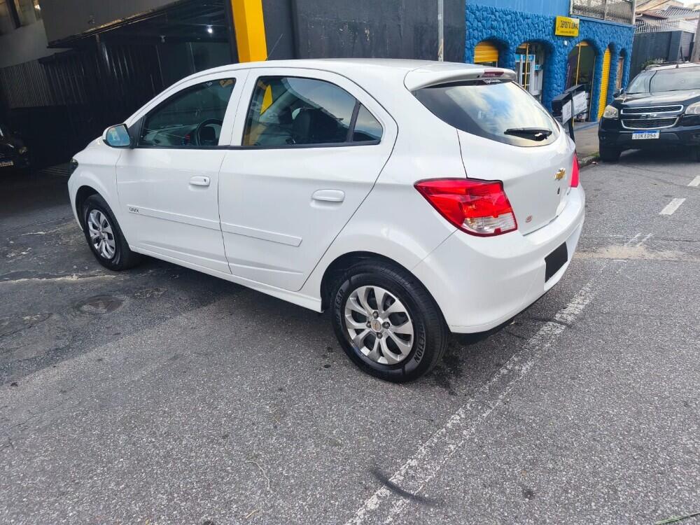 Chevrolet Onix Hatch