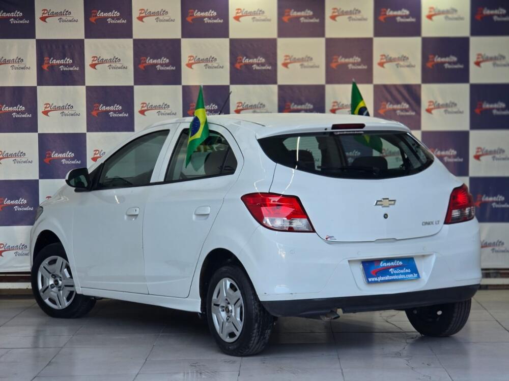 Chevrolet Onix Hatch