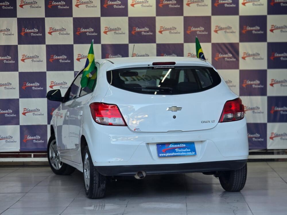 Chevrolet Onix Hatch