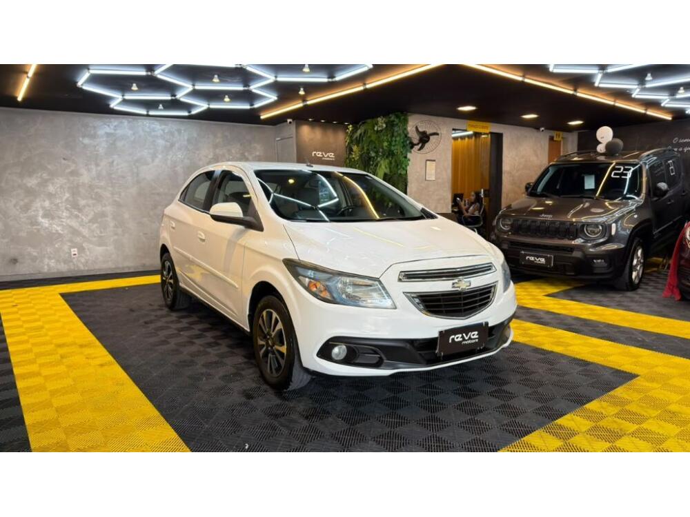 Chevrolet Onix ONIX HATCH LTZ 1.4 8 2013