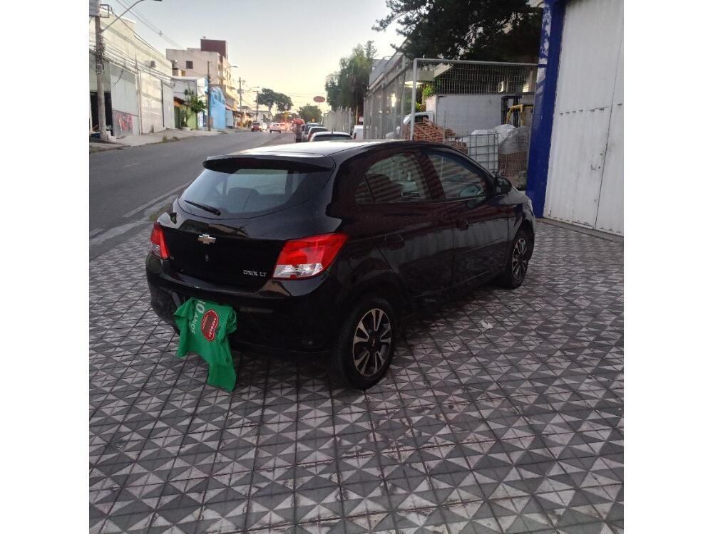 Chevrolet Onix Hatch