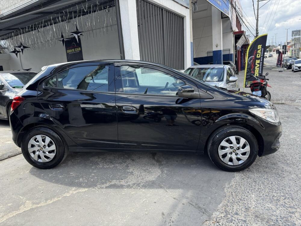 Chevrolet Onix Hatch