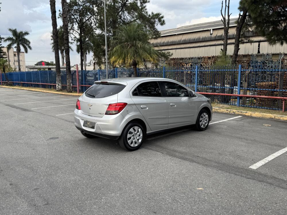 Chevrolet Onix Hatch