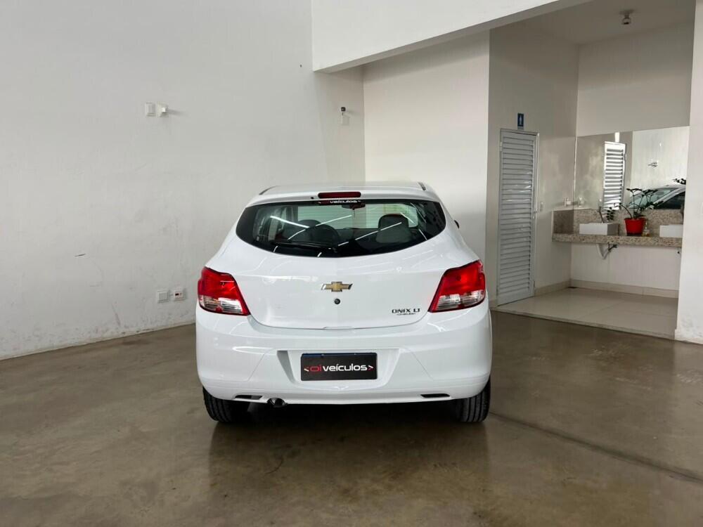 Chevrolet Onix Hatch