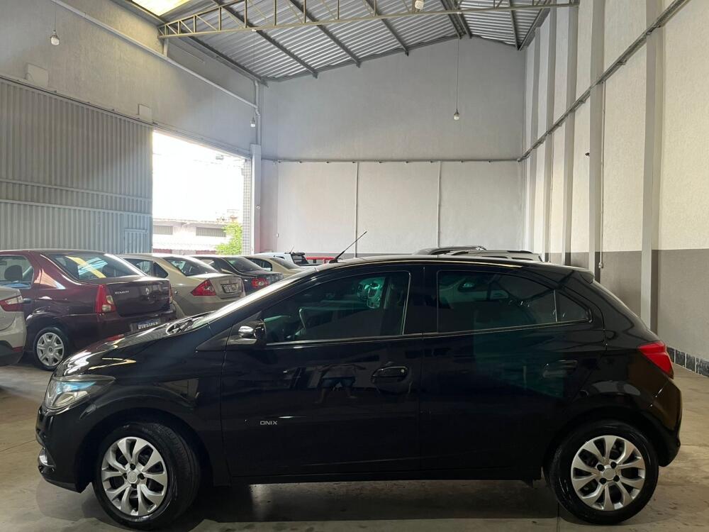 Chevrolet Onix Hatch