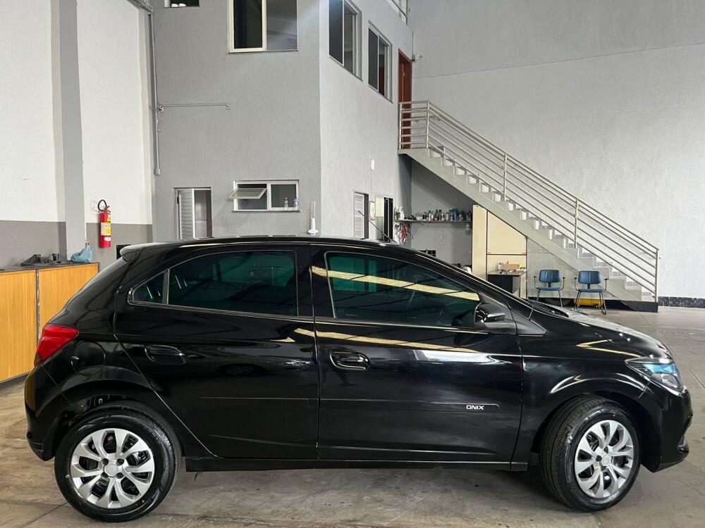 Chevrolet Onix Hatch