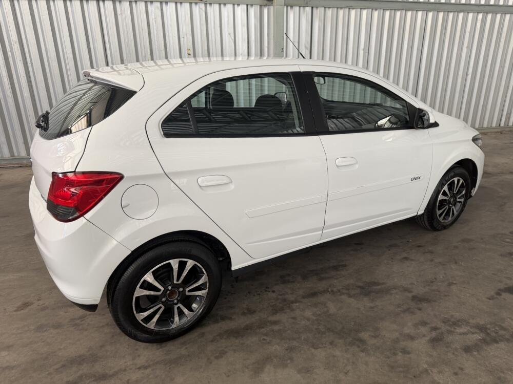 Chevrolet Onix Hatch