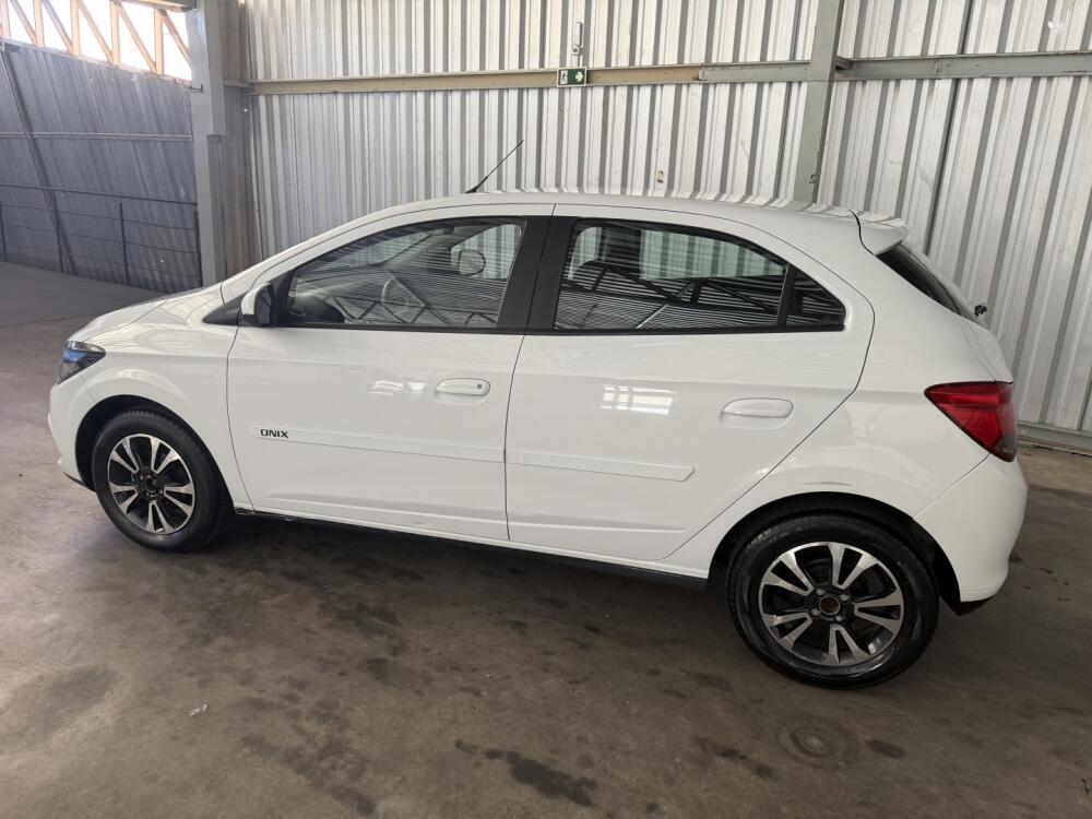 Chevrolet Onix Hatch