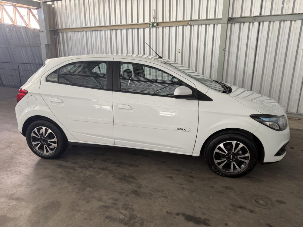 Chevrolet Onix Hatch