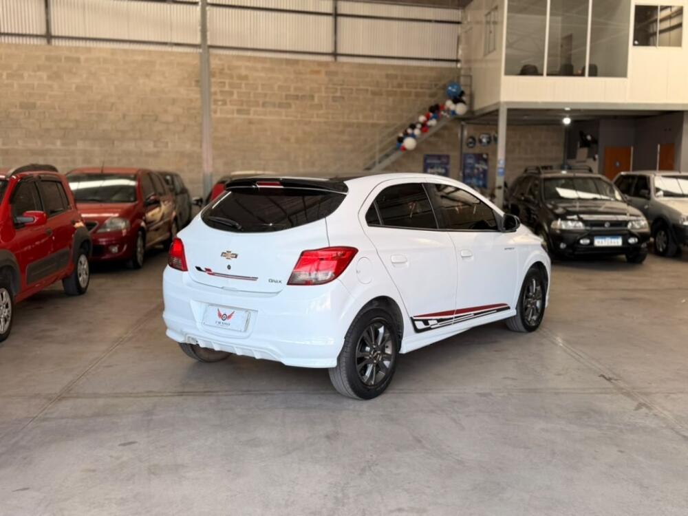Chevrolet Onix Hatch
