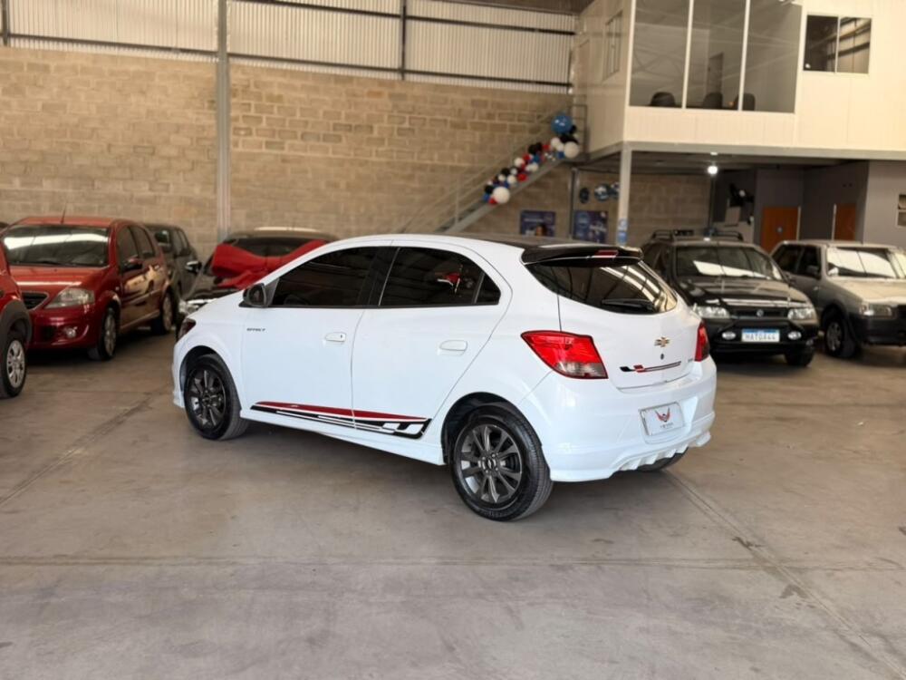 Chevrolet Onix Hatch