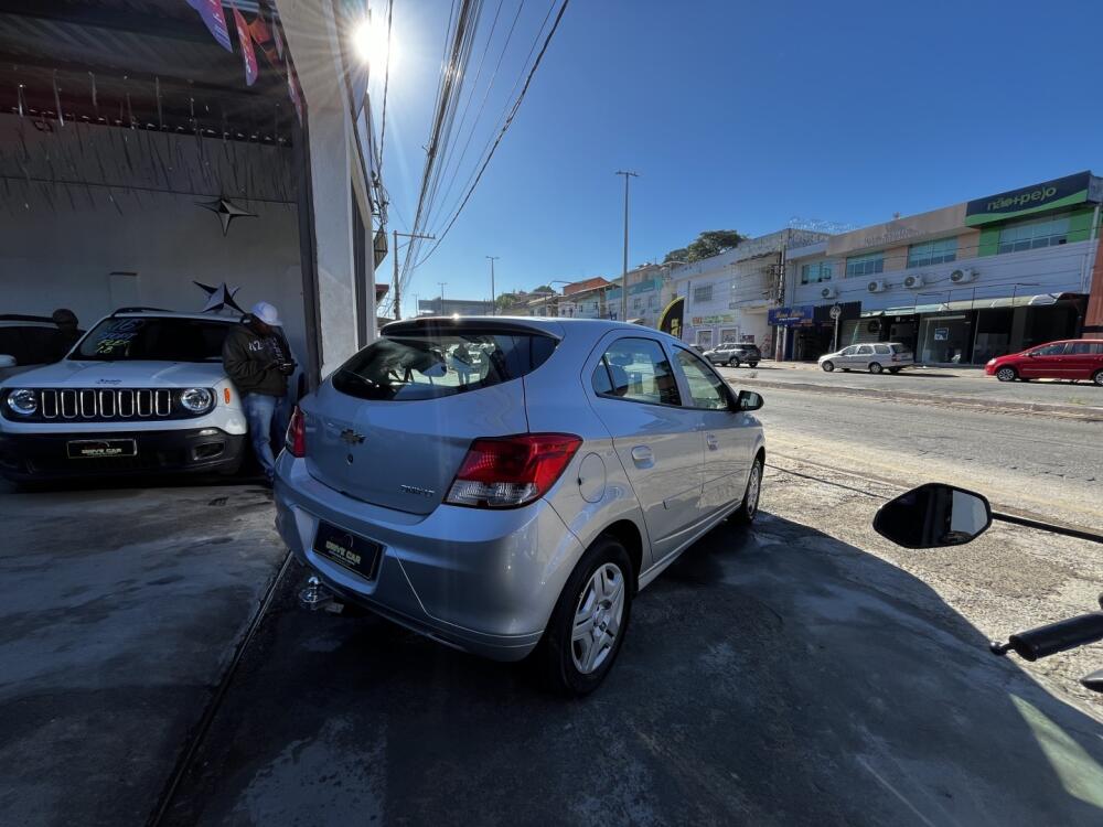 Chevrolet Onix Hatch