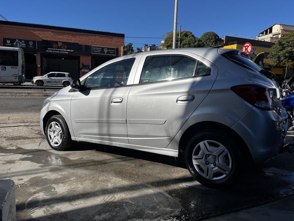Chevrolet Onix Hatch