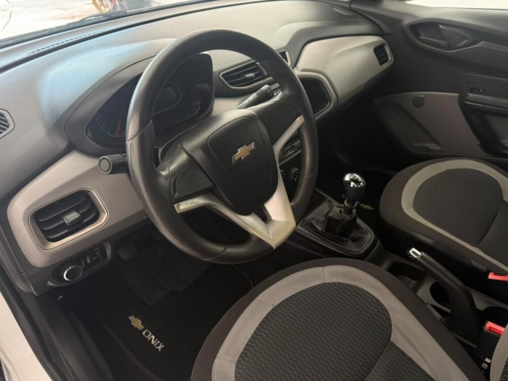Chevrolet Onix Hatch