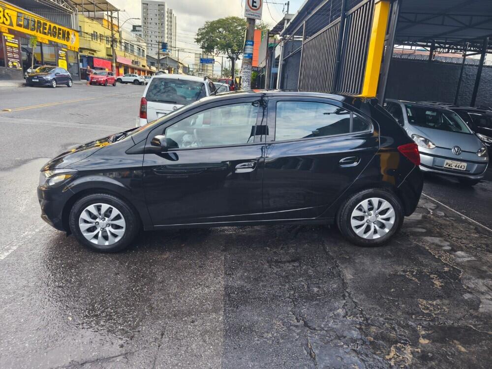 Chevrolet Onix Hatch